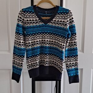 Gap ladies V neck sweater NWOT